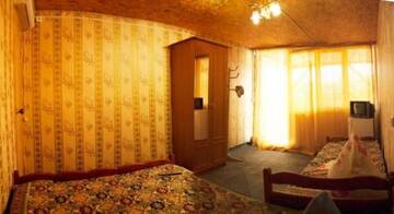 Фото номера Трехместный номер  Гостевой дом Мейхане у Марлена г. Судак 4