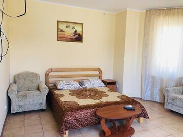 Фото номера Четырехместный номер  Гостиница Guest House Komfort г. Судак 8
