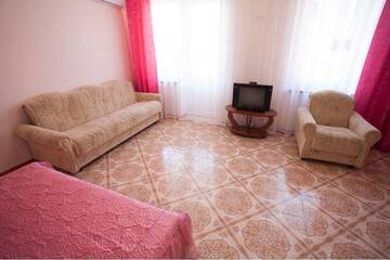 Фото номера Четырехместный номер  Гостиница Guest House Komfort г. Судак 2