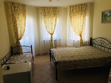Фото номера Трехместный номер -люкс Гостиница Guest House Komfort г. Судак 7