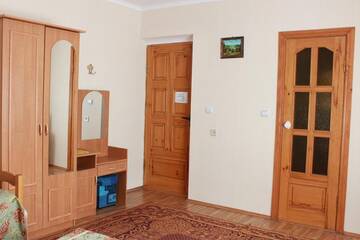 Фото номера Трехместный номер Гостиница Guest house Faro г. Судак 4