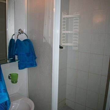 Фото номера Трехместный номер Комфорт Отель Лучистый г. Судак 4