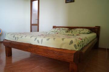 Фото номера Улучшенный трехместный номер с видом на море Гостиница Zhemchuzhina Meganoma Guest House г. Судак 2