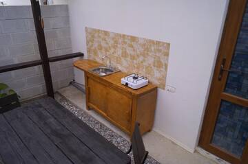 Фото номера Улучшенный трехместный номер с видом на море Гостиница Zhemchuzhina Meganoma Guest House г. Судак 5