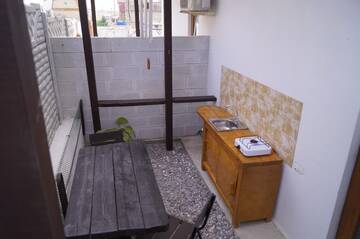 Фото номера Улучшенный трехместный номер с видом на море Гостиница Zhemchuzhina Meganoma Guest House г. Судак 7
