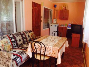 Фото номера Семейный номер Гостиница Guest House Gunesh г. Судак 3