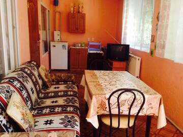 Фото номера Семейный номер Гостиница Guest House Gunesh г. Судак 4