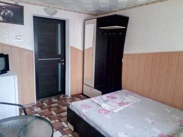 Фото номера Двухместный номер эконом с 1 кроватью и балконом Гостевой дом Зелёный дворик г. Судак 4