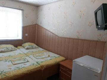 Фото номера Трехместный номер Гостевой дом Зелёный дворик г. Судак 2