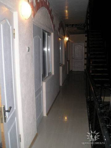 Фото номера Трехместный  номер Гостиница Guest house Victoria г. Судак 3
